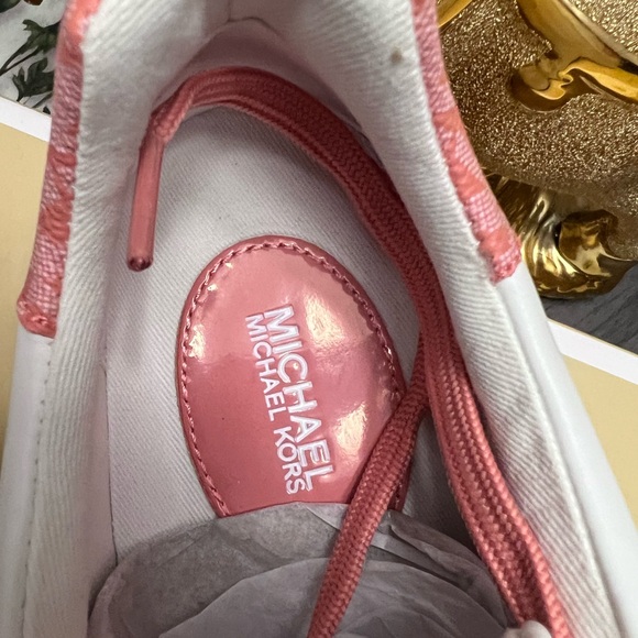 🌹🌹NEW Michael Michael Kors sneakers
(HOST PICK 2/22) - Picture 4 of 9